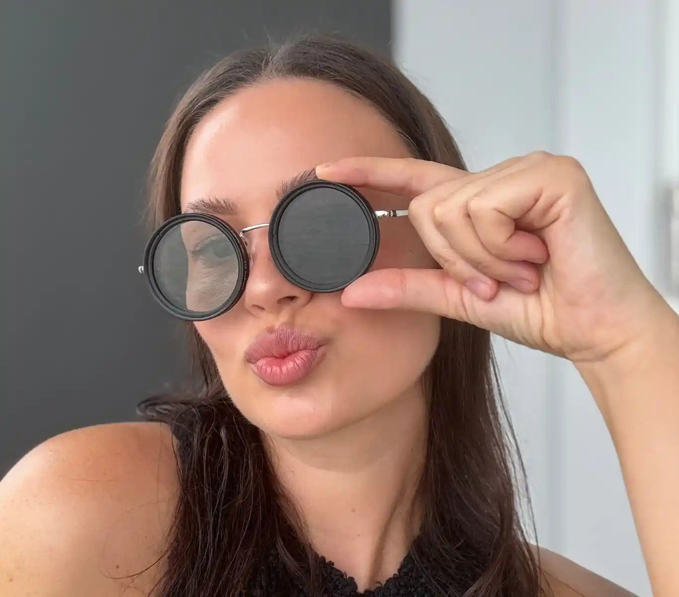 OptiShade™ – Lunettes de soleil à teinte réglable